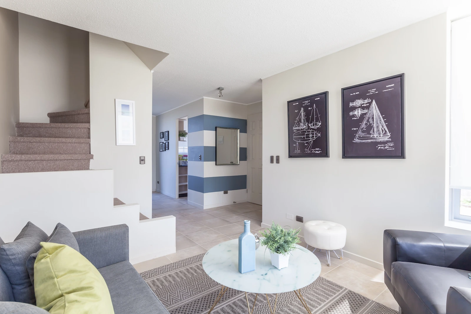 Sala y escaleras de Casa de proyecto Volare